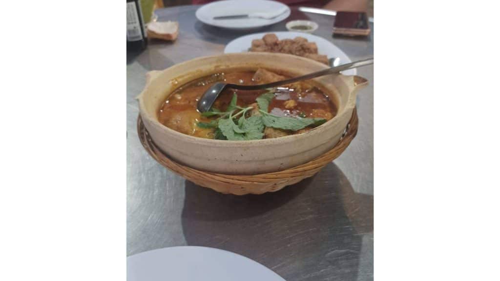 claypot curry fish at restaurant Yong Leong